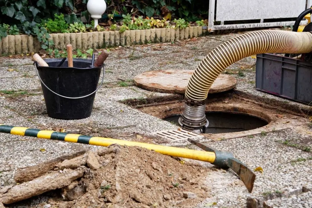 Aspiration fosse septique - chantier assainissement individuel Bassin d'Arcachon